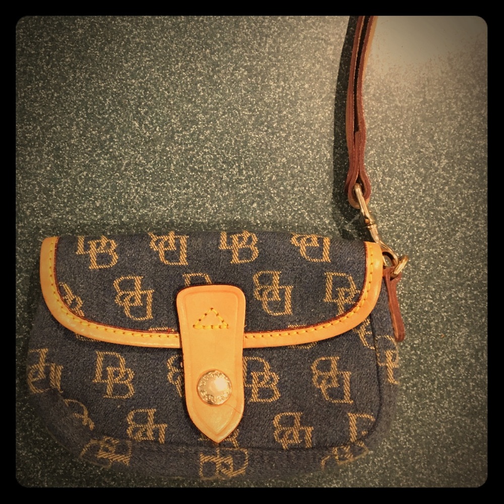 Dooney and Bourke Retro OG classic clutch